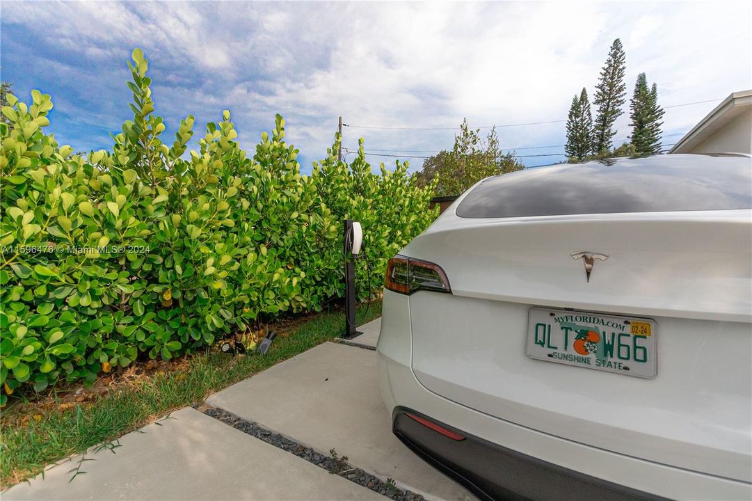 Recently Rented: $3,500 (3 beds, 2 baths, 1186 Square Feet)