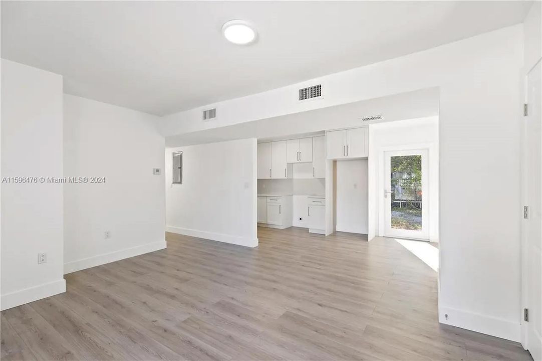 Recently Rented: $3,500 (3 beds, 2 baths, 1186 Square Feet)