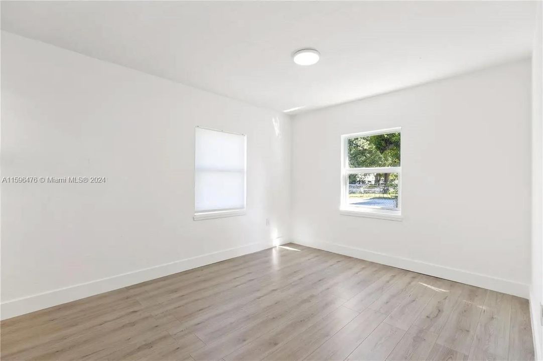 Recently Rented: $3,500 (3 beds, 2 baths, 1186 Square Feet)