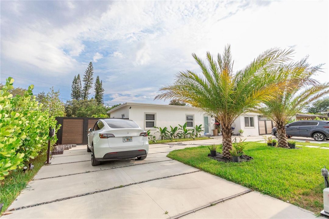 Recently Rented: $3,500 (3 beds, 2 baths, 1186 Square Feet)