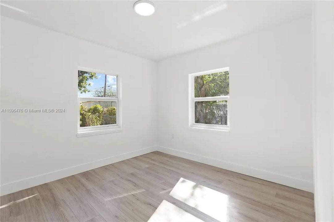 Recently Rented: $3,500 (3 beds, 2 baths, 1186 Square Feet)