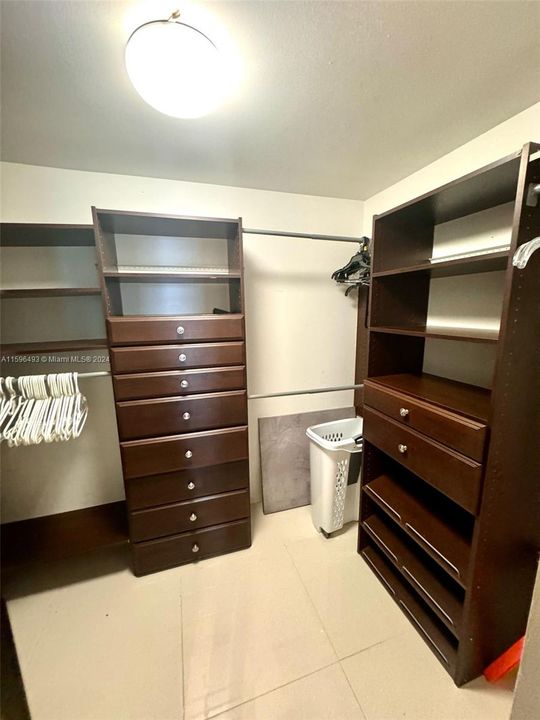 Недавно арендовано: $2,850 (2 спален, 2 ванн, 1313 Квадратных фут)