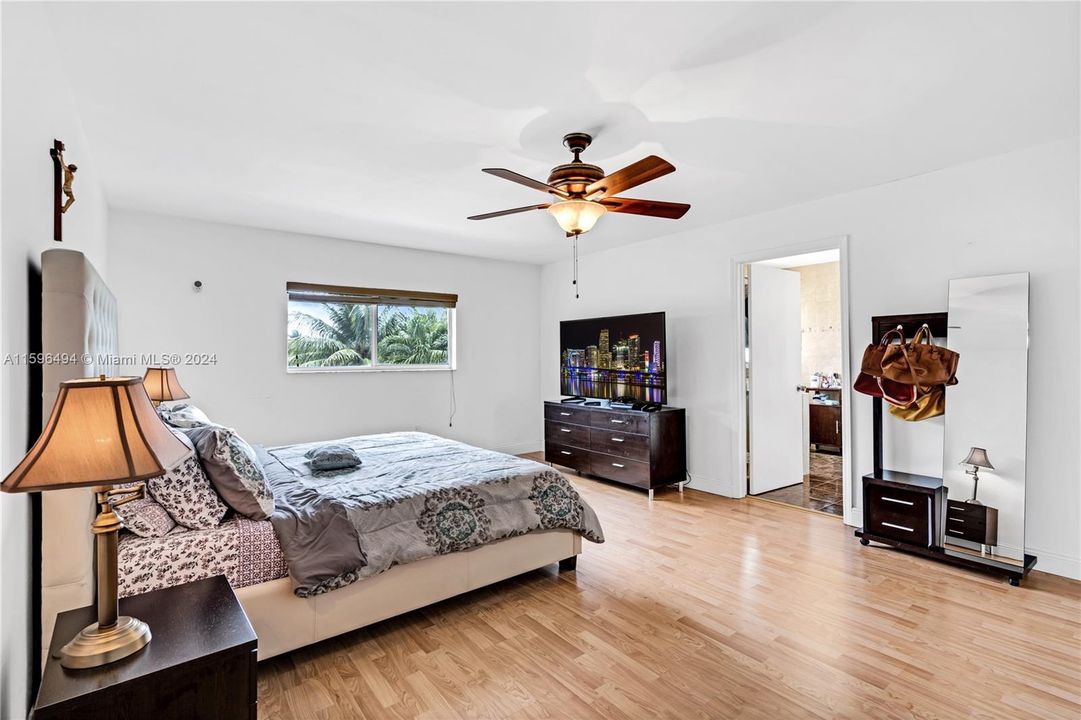 Active With Contract: $720,000 (4 beds, 2 baths, 2032 Square Feet)