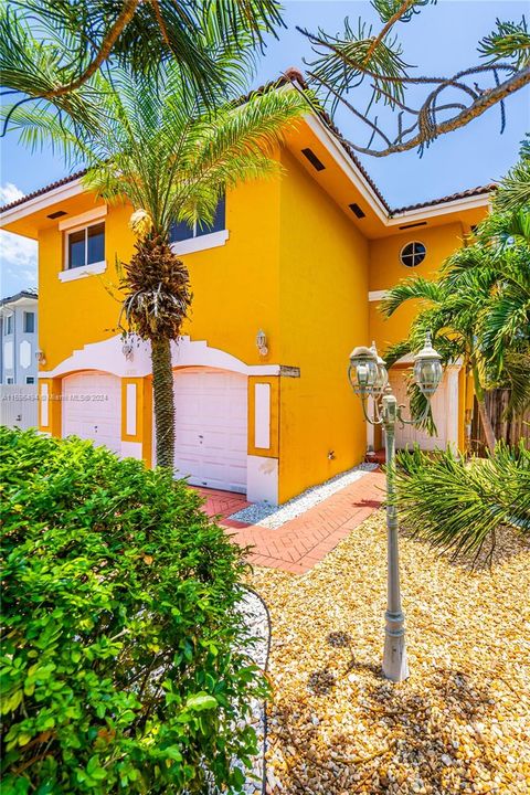 Recently Sold: $720,000 (4 beds, 2 baths, 2032 Square Feet)