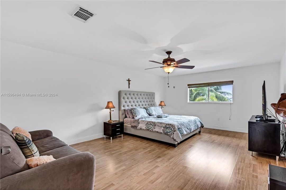 Active With Contract: $720,000 (4 beds, 2 baths, 2032 Square Feet)