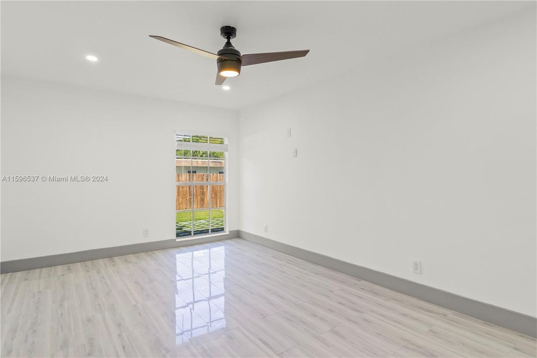 Active With Contract: $3,500 (3 beds, 2 baths, 1655 Square Feet)