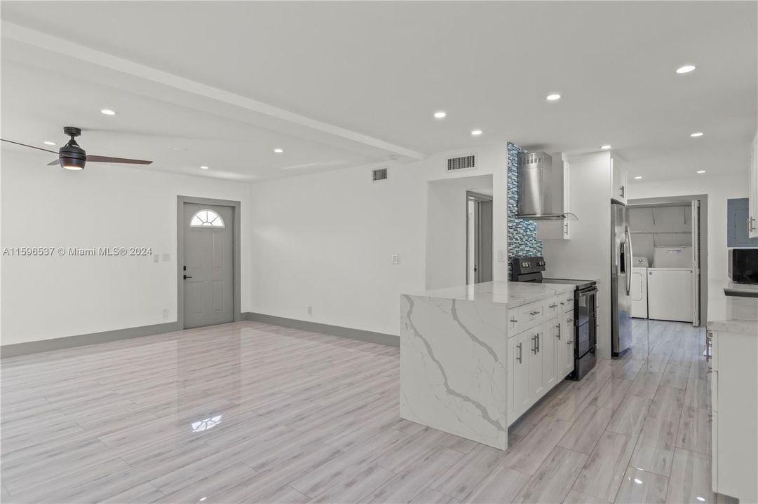 Active With Contract: $3,500 (3 beds, 2 baths, 1655 Square Feet)