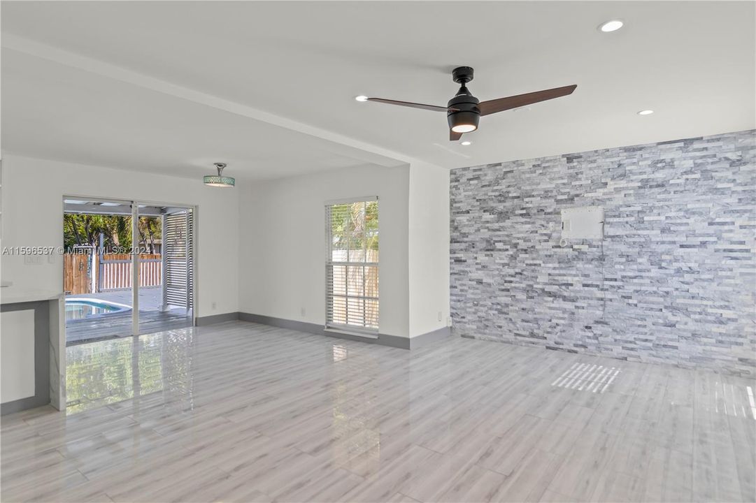 Active With Contract: $3,500 (3 beds, 2 baths, 1655 Square Feet)