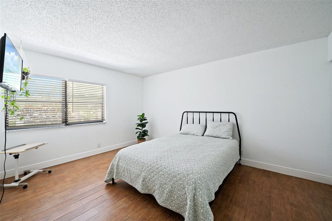 For Sale: $334,900 (2 beds, 2 baths, 1106 Square Feet)