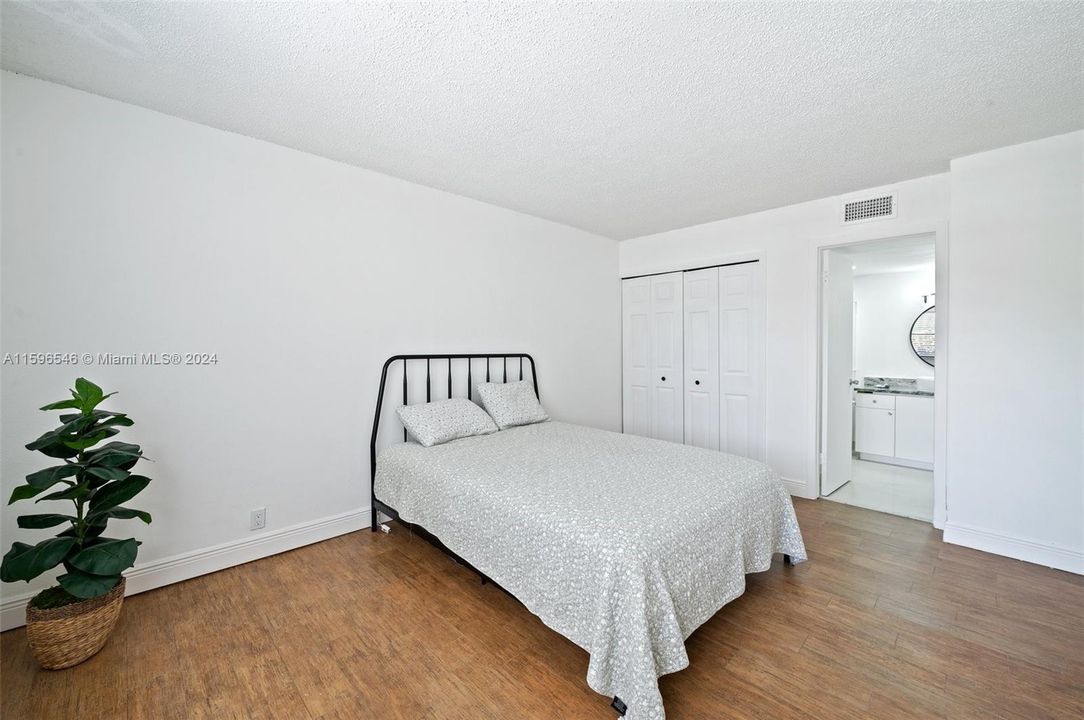 For Sale: $334,900 (2 beds, 2 baths, 1106 Square Feet)