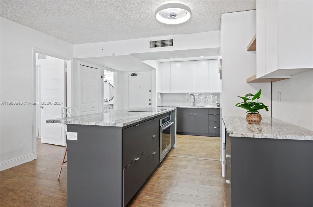 For Sale: $334,900 (2 beds, 2 baths, 1106 Square Feet)