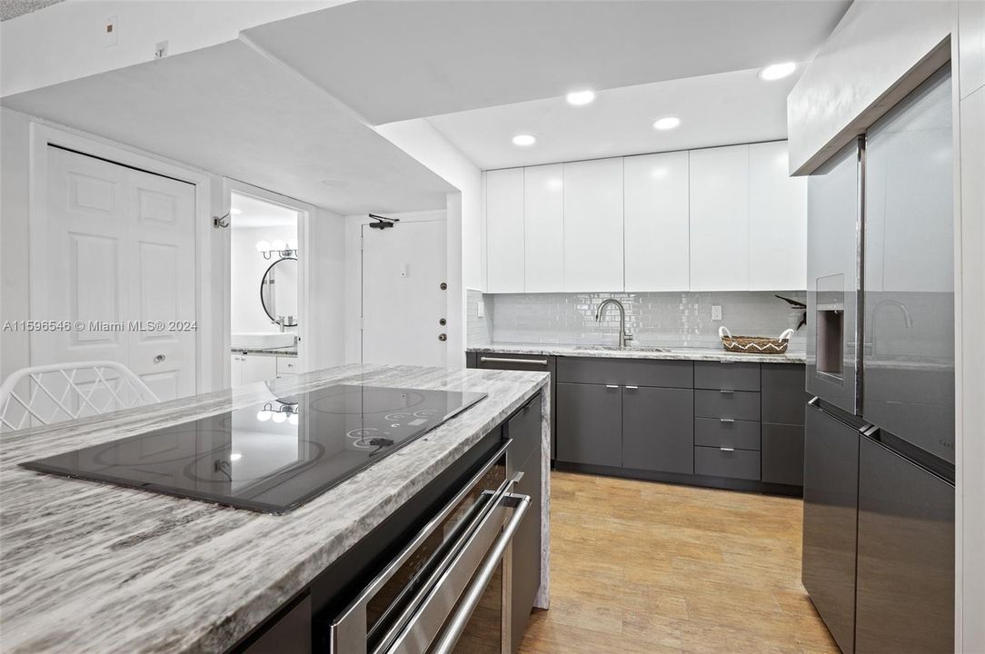 For Sale: $334,900 (2 beds, 2 baths, 1106 Square Feet)