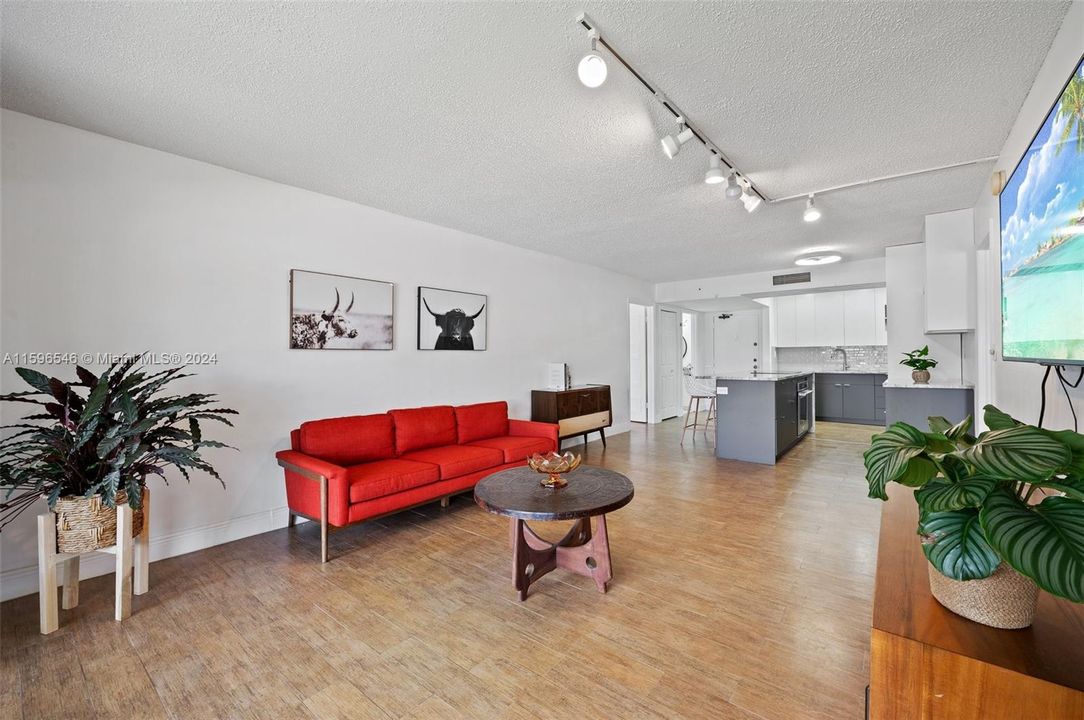 For Sale: $334,900 (2 beds, 2 baths, 1106 Square Feet)