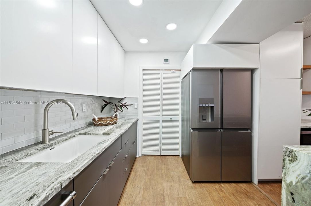 For Sale: $334,900 (2 beds, 2 baths, 1106 Square Feet)