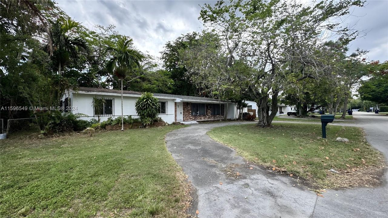 Active With Contract: $795,000 (3 beds, 2 baths, 1918 Square Feet)