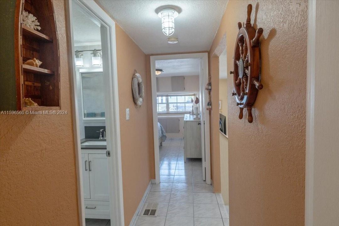 For Sale: $349,000 (2 beds, 1 baths, 672 Square Feet)