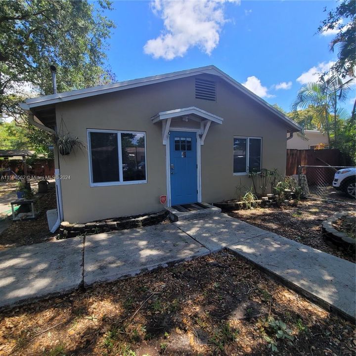 For Sale: $470,000 (3 beds, 2 baths, 1000 Square Feet)