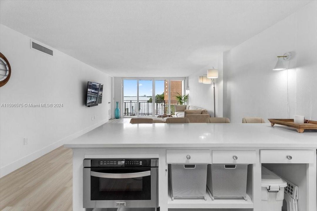 Vendido Recientemente: $369,000 (1 camas, 1 baños, 1042 Pies cuadrados)