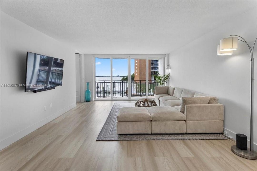 Vendido Recientemente: $369,000 (1 camas, 1 baños, 1042 Pies cuadrados)