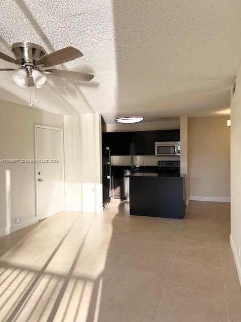 Recently Rented: $2,100 (2 beds, 2 baths, 940 Square Feet)