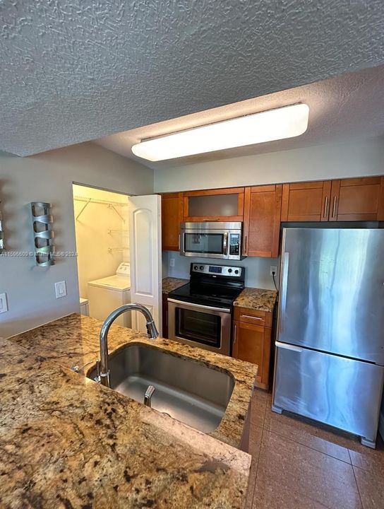 Active With Contract: $199,000 (1 beds, 1 baths, 785 Square Feet)