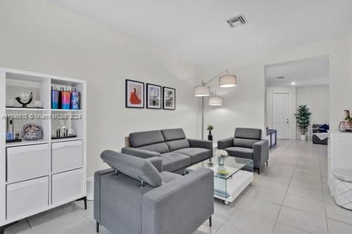 Recently Sold: $525,000 (3 beds, 2 baths, 1650 Square Feet)