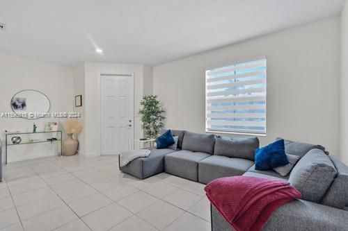 Recently Sold: $525,000 (3 beds, 2 baths, 1650 Square Feet)