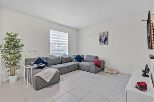 Recently Sold: $525,000 (3 beds, 2 baths, 1650 Square Feet)