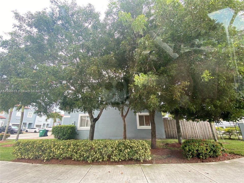 Active With Contract: $2,950 (3 beds, 2 baths, 1430 Square Feet)