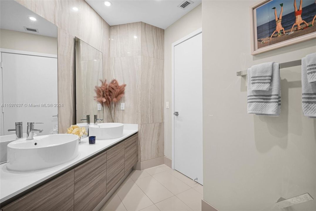 Недавно арендовано: $5,200 (2 спален, 2 ванн, 1095 Квадратных фут)