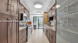 Recently Sold: $619,000 (2 beds, 2 baths, 1570 Square Feet)