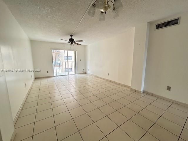 For Sale: $218,500 (2 beds, 1 baths, 897 Square Feet)