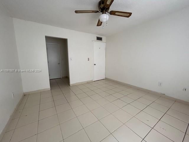 For Sale: $218,500 (2 beds, 1 baths, 897 Square Feet)