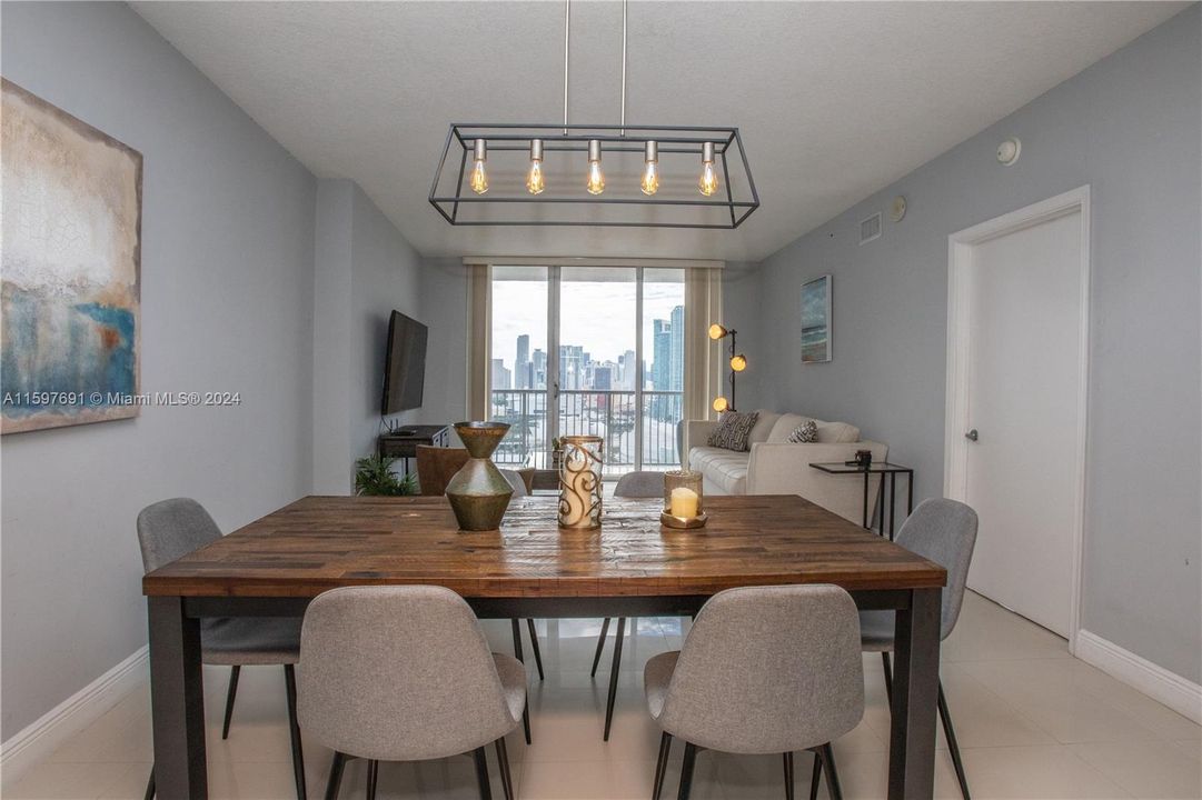 For Sale: $435,000 (1 beds, 1 baths, 821 Square Feet)