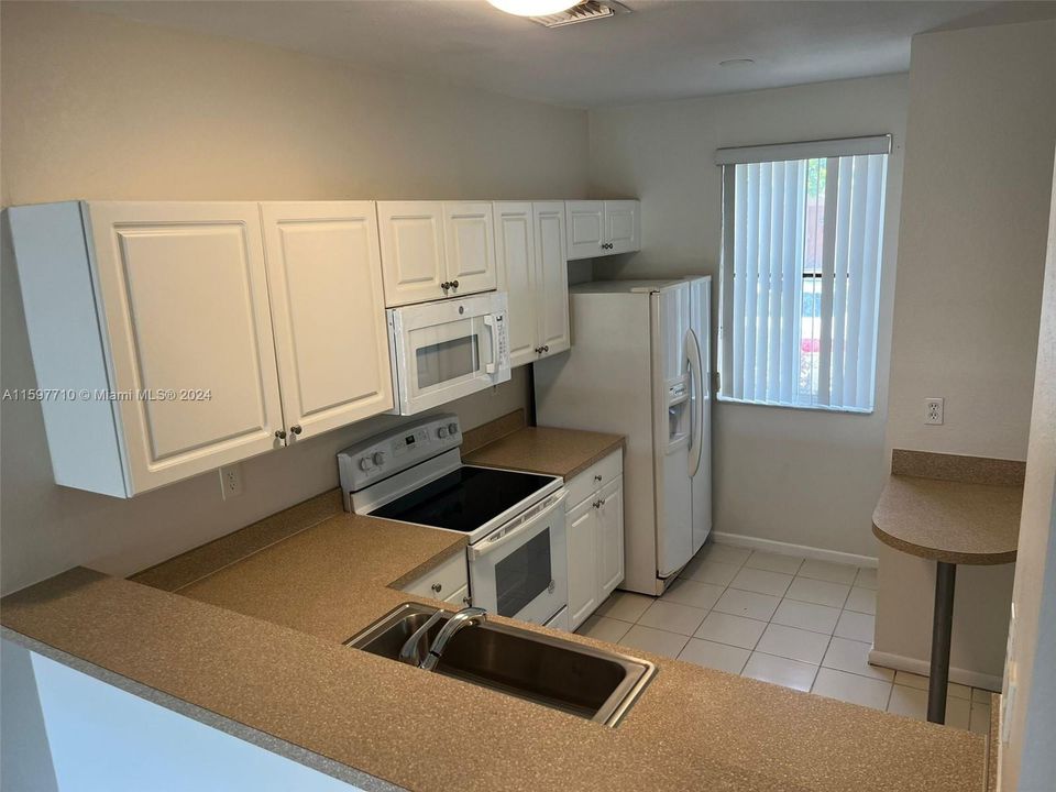 For Sale: $287,000 (2 beds, 2 baths, 1140 Square Feet)