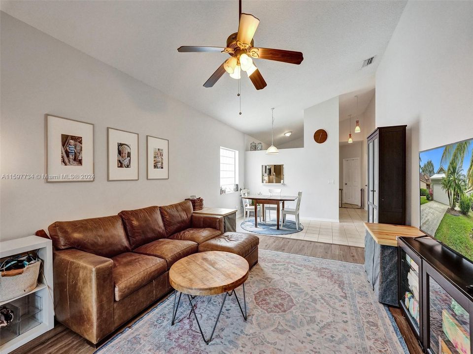 For Sale: $449,000 (3 beds, 2 baths, 1342 Square Feet)