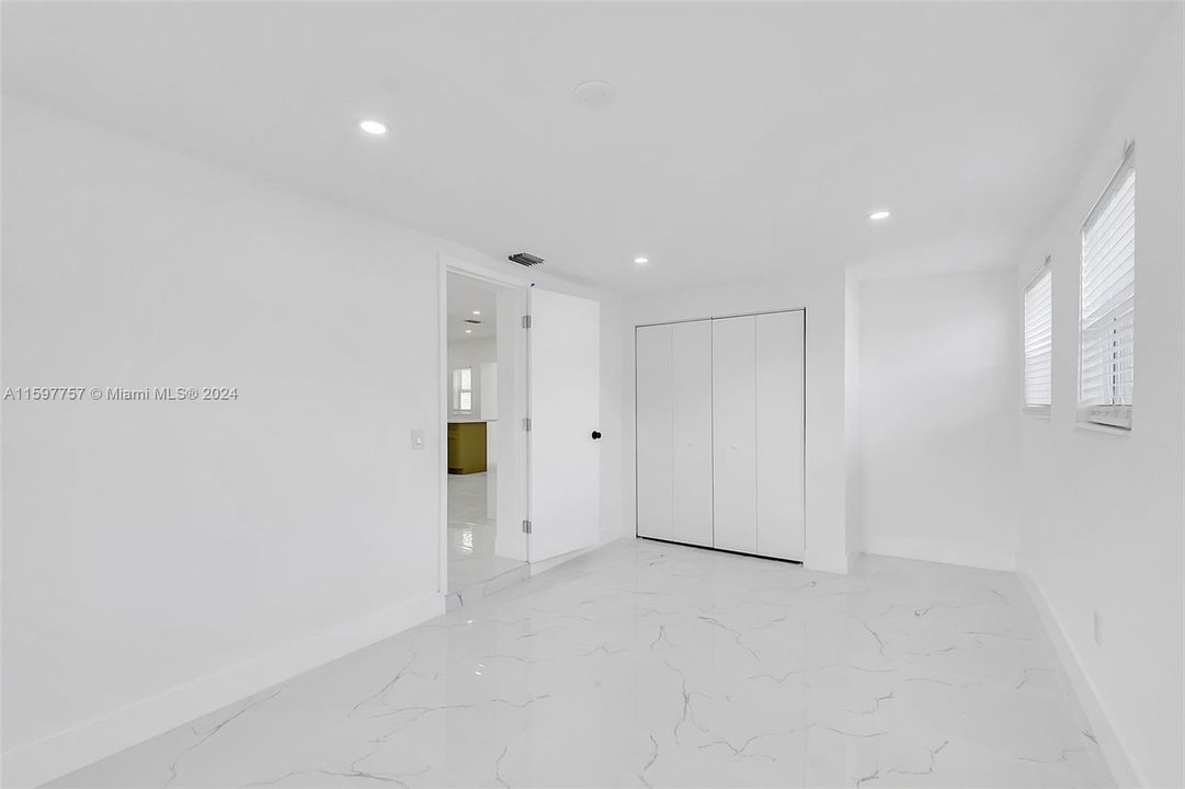 Activo con contrato: $587,000 (5 camas, 2 baños, 1592 Pies cuadrados)