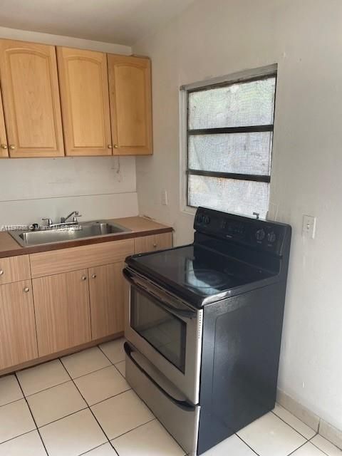 Active With Contract: $1,500 (1 beds, 1 baths, 1589 Square Feet)