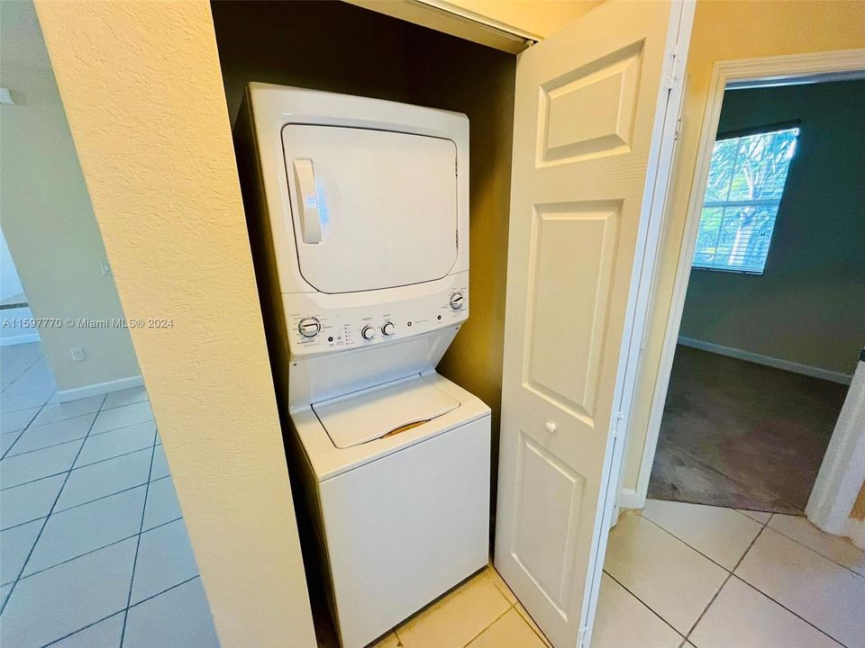 Recently Rented: $2,100 (3 beds, 2 baths, 1151 Square Feet)