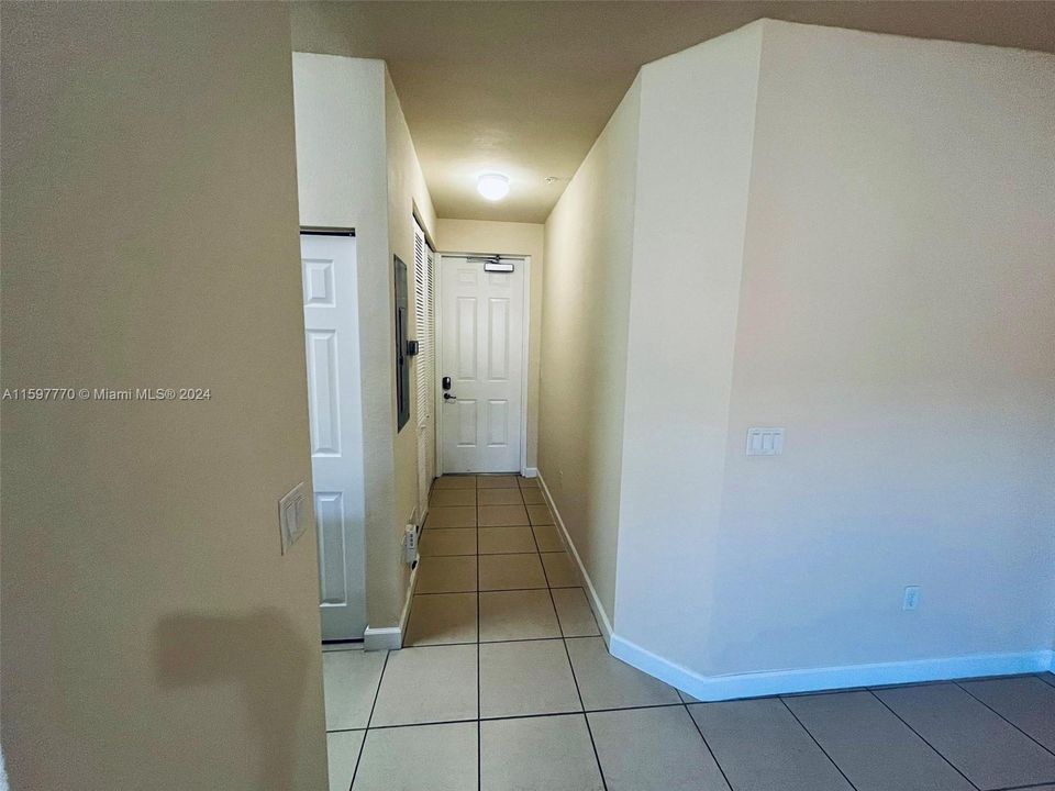 Recently Rented: $2,100 (3 beds, 2 baths, 1151 Square Feet)