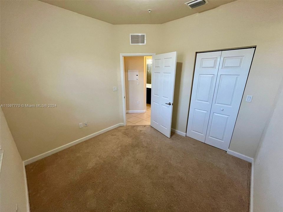 Recently Rented: $2,100 (3 beds, 2 baths, 1151 Square Feet)