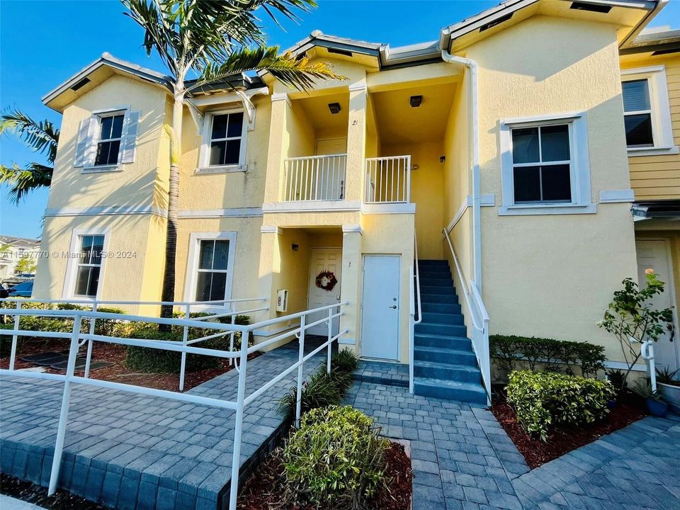 Recently Rented: $2,100 (3 beds, 2 baths, 1151 Square Feet)