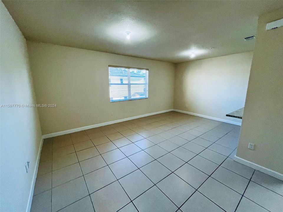 Recently Rented: $2,100 (3 beds, 2 baths, 1151 Square Feet)