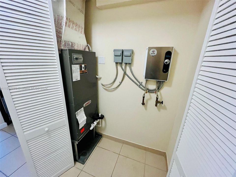 Recently Rented: $2,100 (3 beds, 2 baths, 1151 Square Feet)