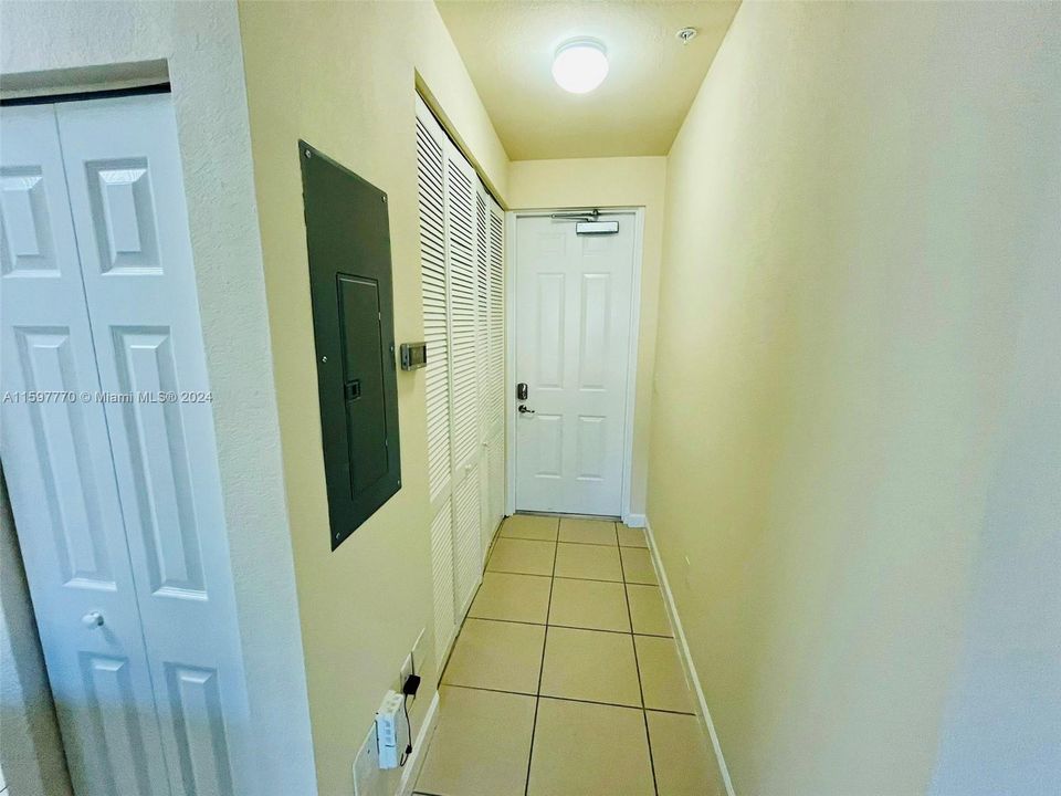 Recently Rented: $2,100 (3 beds, 2 baths, 1151 Square Feet)