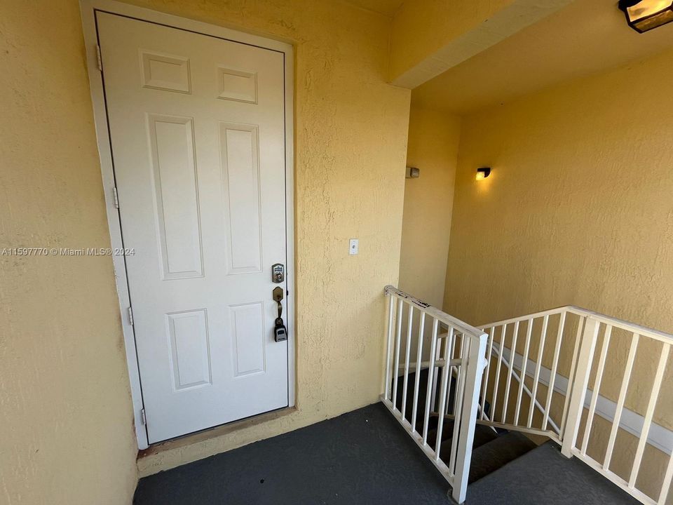 Recently Rented: $2,100 (3 beds, 2 baths, 1151 Square Feet)