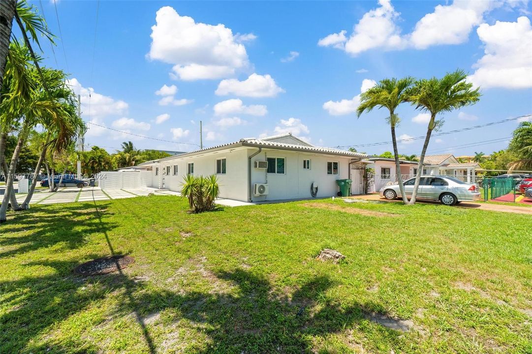 For Sale: $1,300,000 (4 beds, 2 baths, 1934 Square Feet)