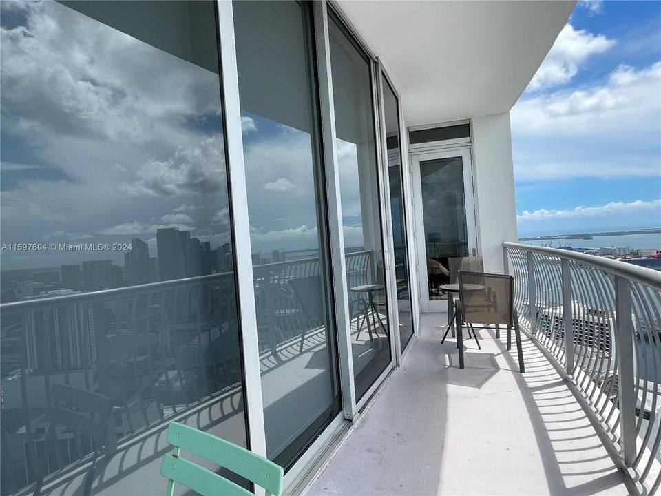 For Sale: $679,000 (2 beds, 2 baths, 1048 Square Feet)