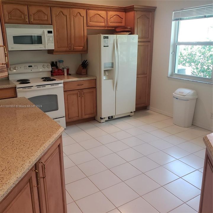 For Rent: $4,000 (3 beds, 2 baths, 1690 Square Feet)