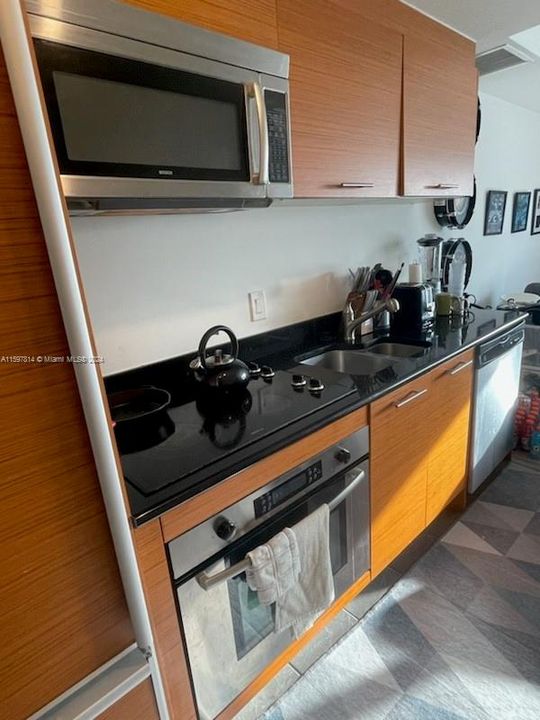 En Venta: $349,000 (0 camas, 1 baños, 567 Pies cuadrados)